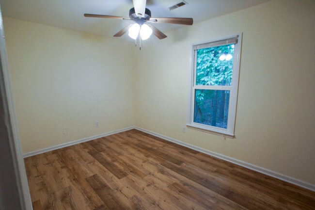 Building Photo - 102 Weatherstone Dr