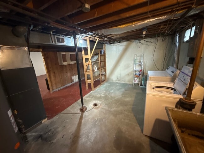 Building Photo - 542 S Newman Rd