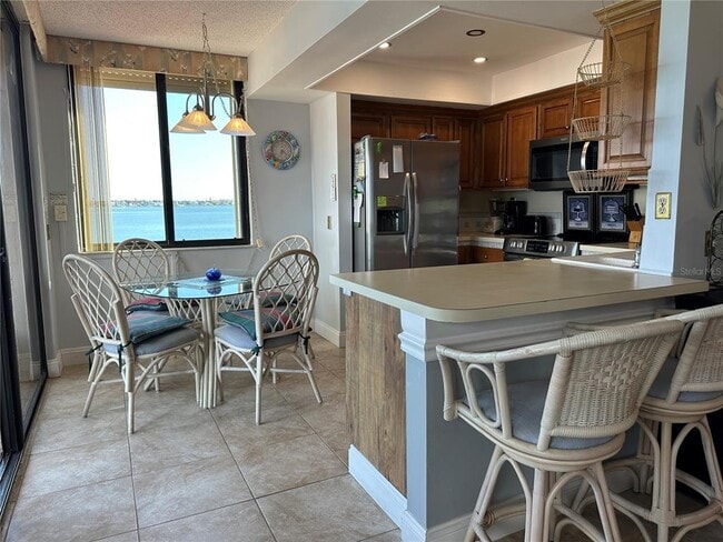 Building Photo - 6295 Bahia Del Mar Cir