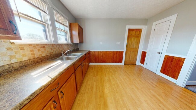 Building Photo - 6711 Dartworth Dr