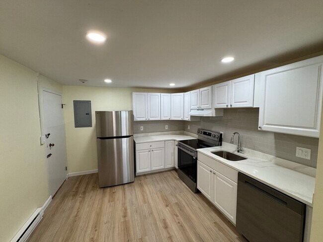 Building Photo - 183 Mt Auburn St