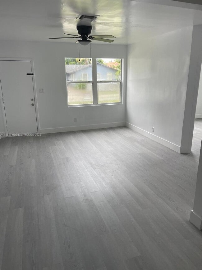 Building Photo - 814 N 24th Ave