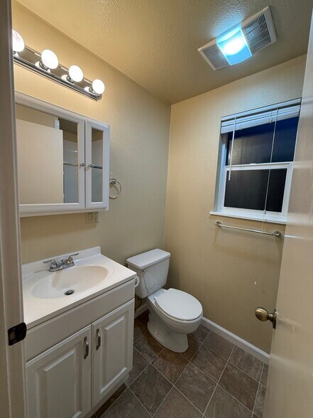 Building Photo - 19670 NW Pondosa Ct