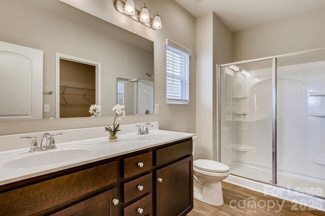 Building Photo - 126 Canada Dr