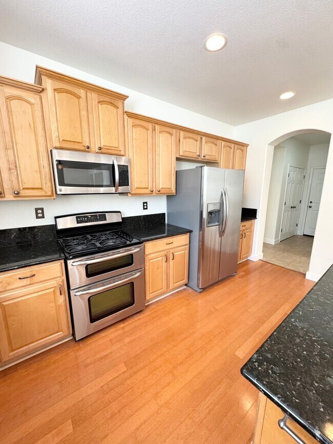 Building Photo - 4 Bedroom / 3 Bathroom Home in Elk Grove – Bedroom & Full Bath Downstairs SEE VIDEO