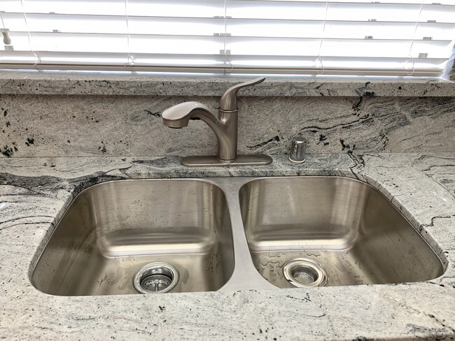 Building Photo - 14957 Mandan Rd