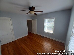 Building Photo - 111 W Meadowlane Dr
