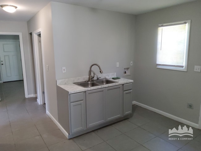 Building Photo - 1273 Capital Ave