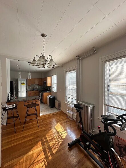 Building Photo - 384 Washington St