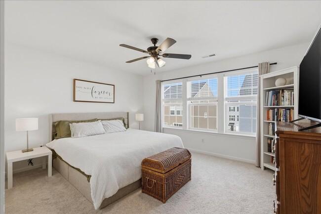 Building Photo - Beautifully UPDATE Townhome FOR LEASE