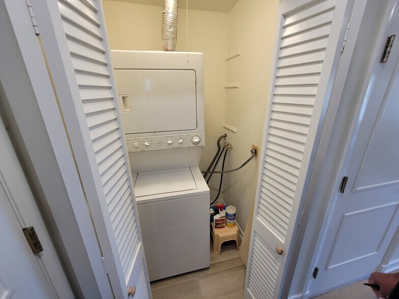 in unit laundry - 5707 N Central Ave