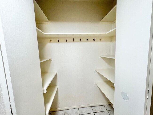 Building Photo - 601 Free Rein