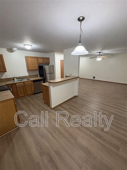 Building Photo - 13424 E Skyview Ave