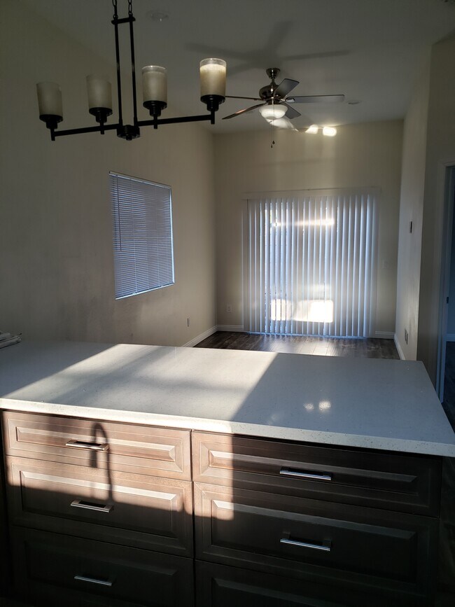 Building Photo - 417 S Jennifer Ln