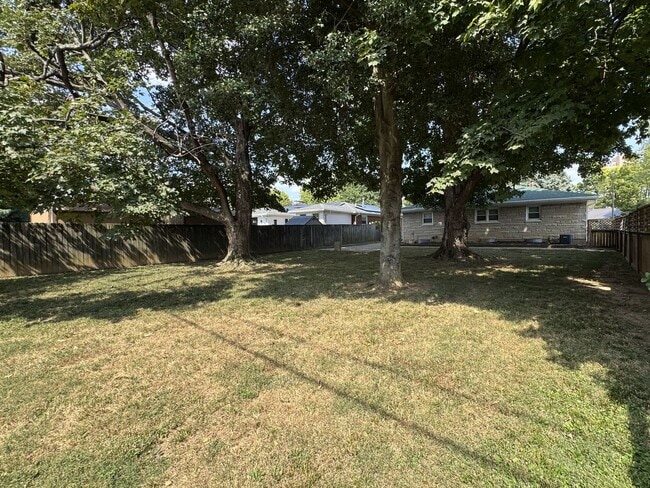 Building Photo - Gorgeous, Updated 3 Bedroom, 2 Bath Ranch ...