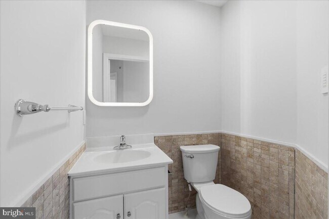 Building Photo - 13937 Middle Creek Pl
