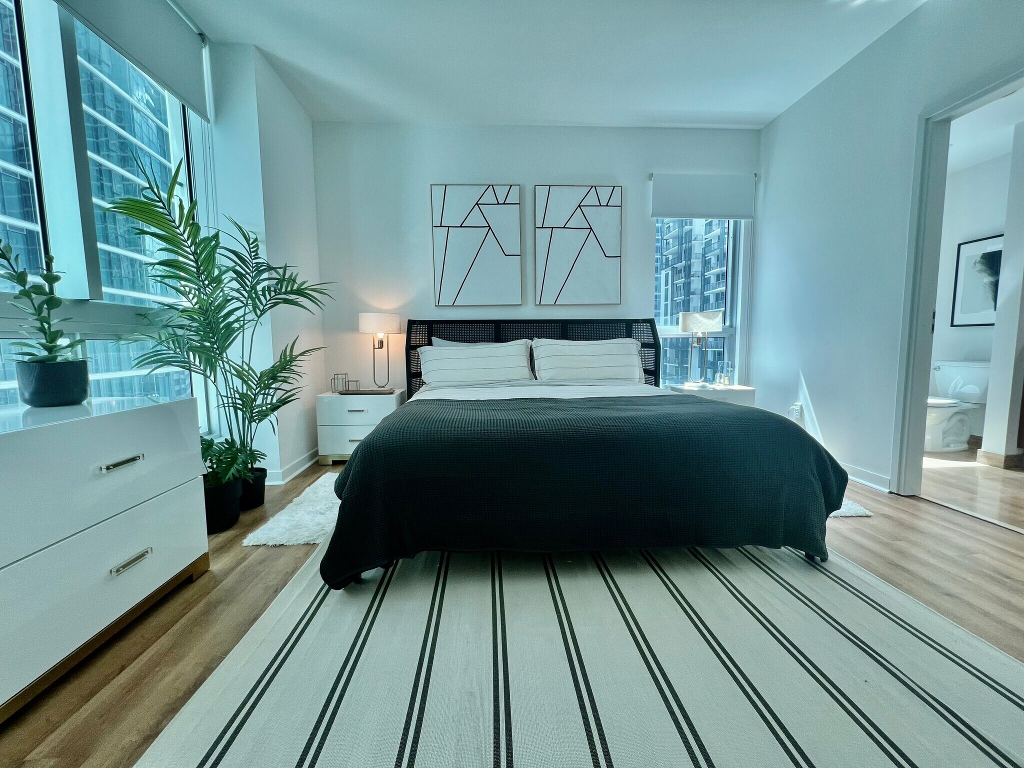 Building Photo - 300 S Biscayne Blvd