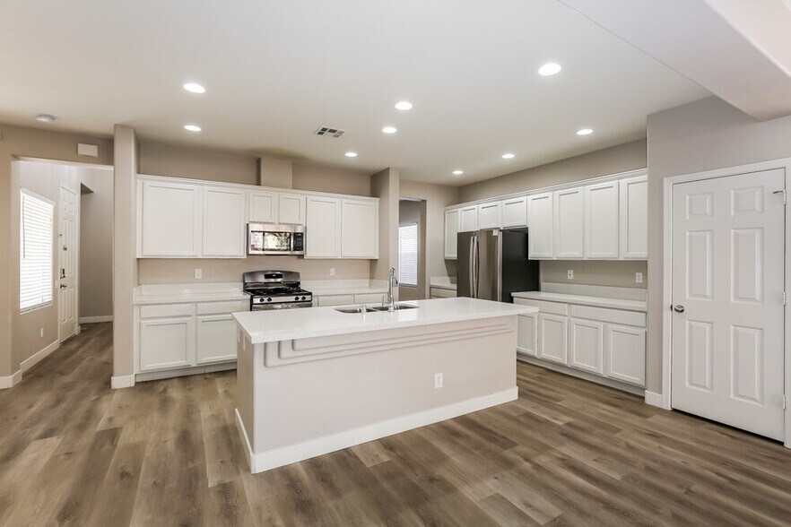 Building Photo - 6450 Button Quail St