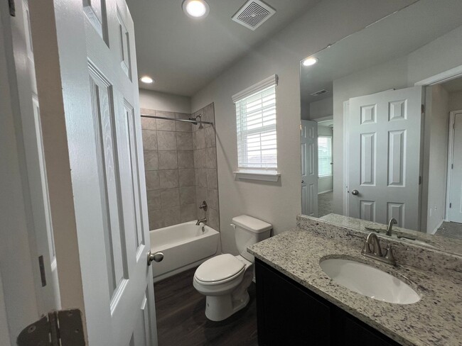 Building Photo - Luxury 3/2 Townhouse in Seguin, Texas