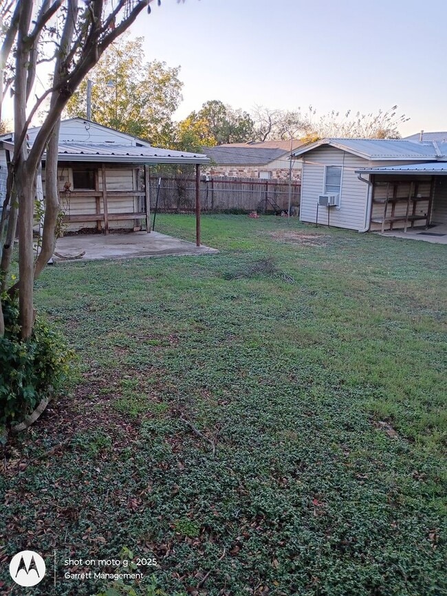 Building Photo - 3/1 Newly updated home