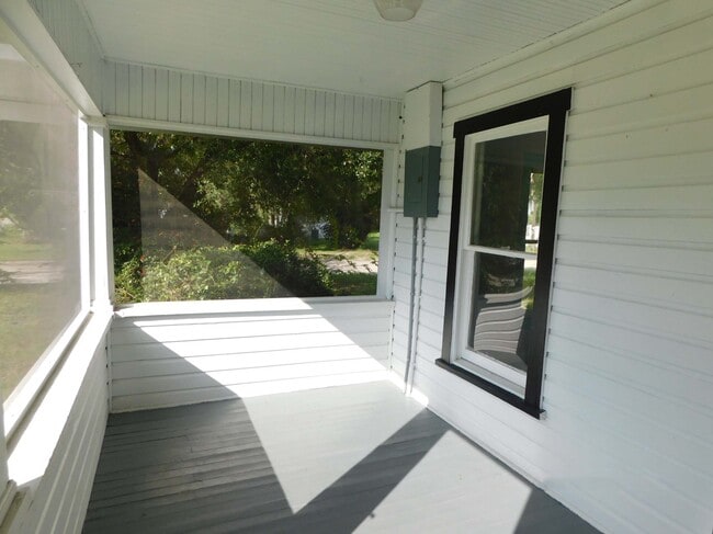 Building Photo - 203 S Pasco Ave