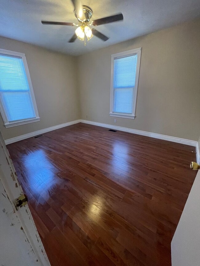 Building Photo - 2 Bedroom, 1 Bathroom House