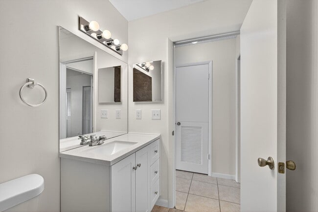 Building Photo - 8585 SE Church St