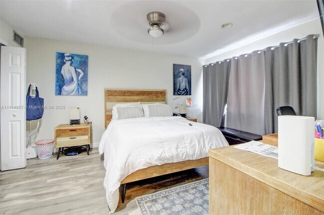 Building Photo - 6604 SW 113th Ave