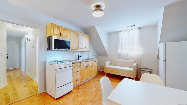 Building Photo - 86 Edwards St