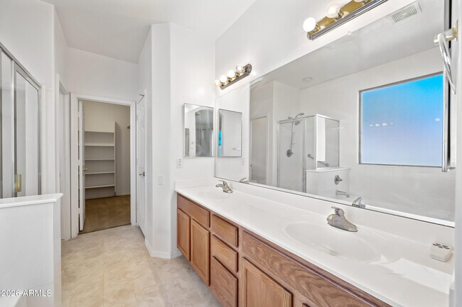 Building Photo - 10870 W Chase Ln