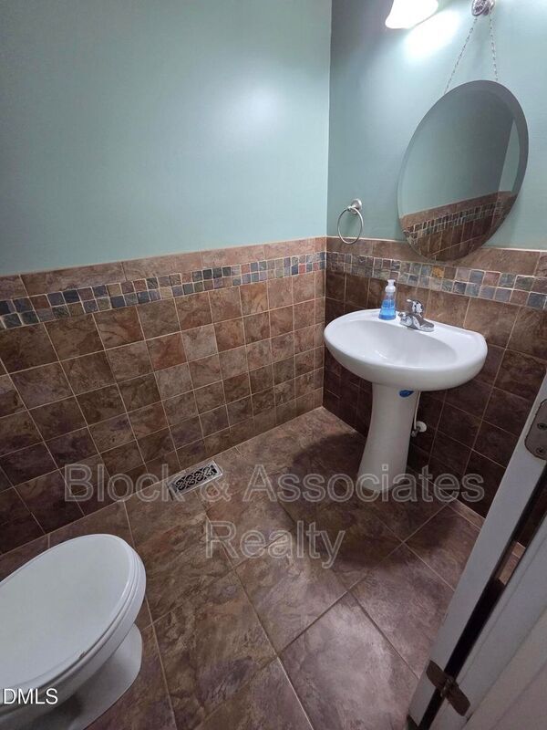 Building Photo - 143 Rawhide Dr