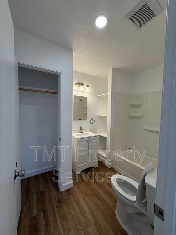 Building Photo - 803 W Harding Ave