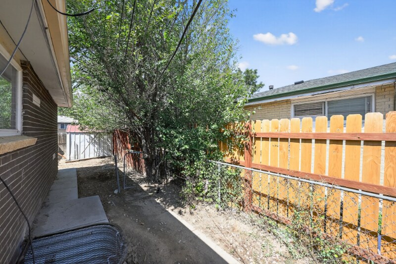 Building Photo - 1341 Xanadu St