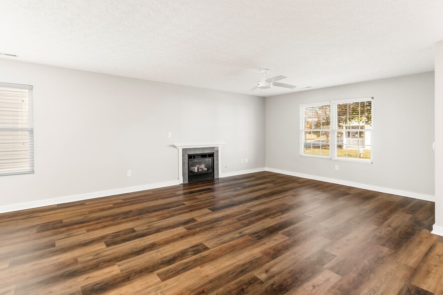 Great room with fireplace - 135 Hancock St