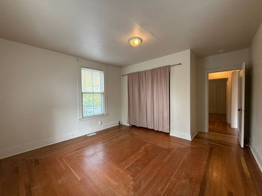 Building Photo - 3-Bedroom House with Laundry and SunRoom Close to University of Washington