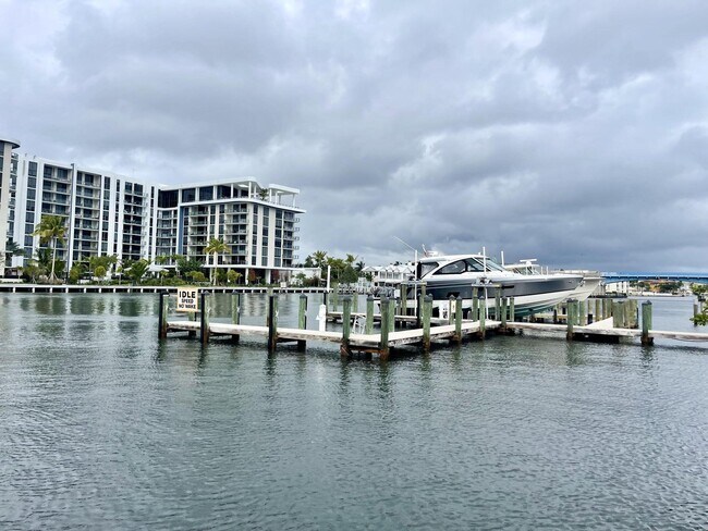 Primary Photo - 5520 N Ocean Blvd