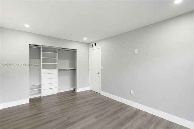 Building Photo - 9405 SW 76th St