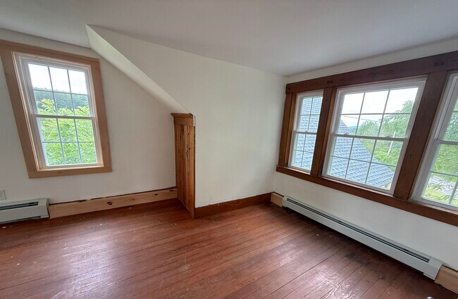 Building Photo - 383 Sanborn Rd