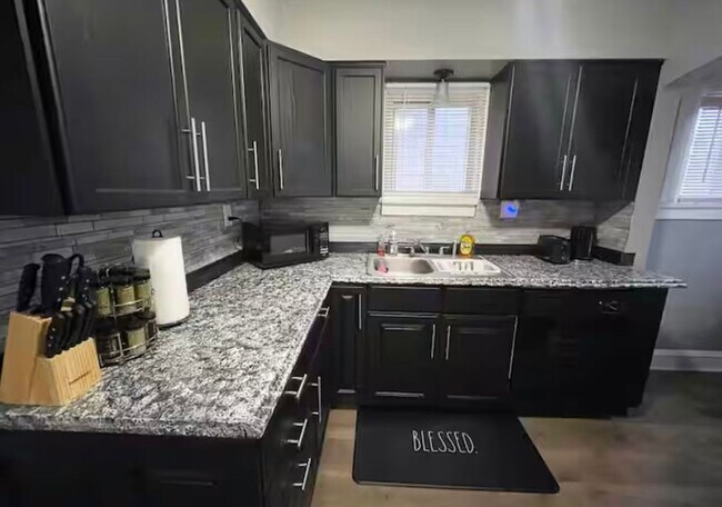 Building Photo - Spacious Cleveland Heights Home in Desirable Neighborhood!