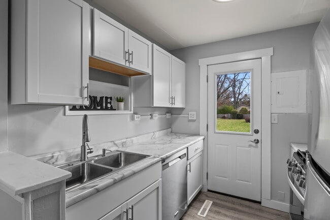 Building Photo - 3614 Linneman St