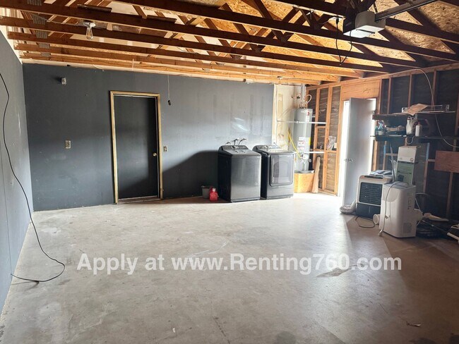 Building Photo - Comfortable 3 Bed 2 Bath Home