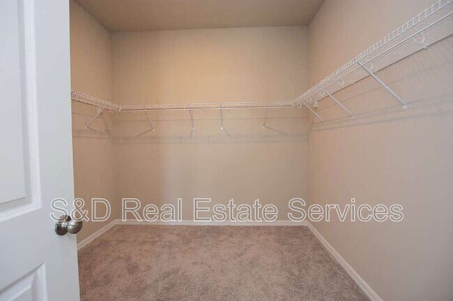 Building Photo - 6728 Great Bear Dr