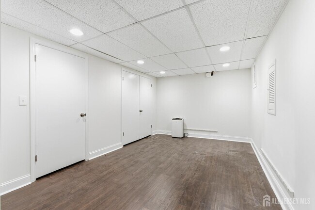 Building Photo - 28 Southfield Rd