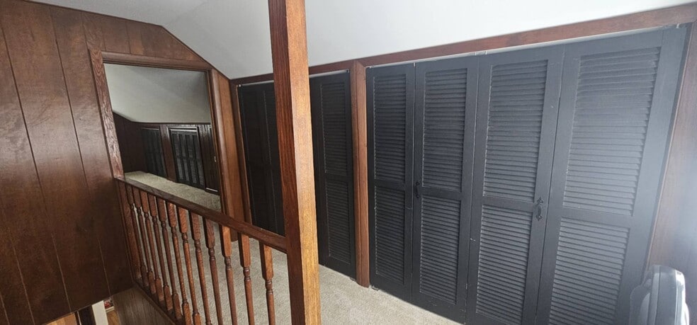 Building Photo - 7901 Elm St