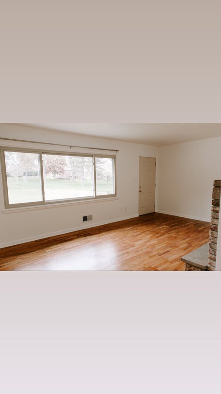Building Photo - 50481 Saint Joseph St