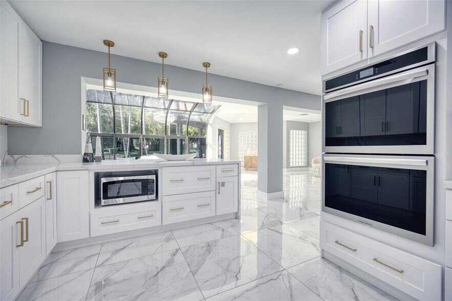 Building Photo - 1030 SW 14th Ter