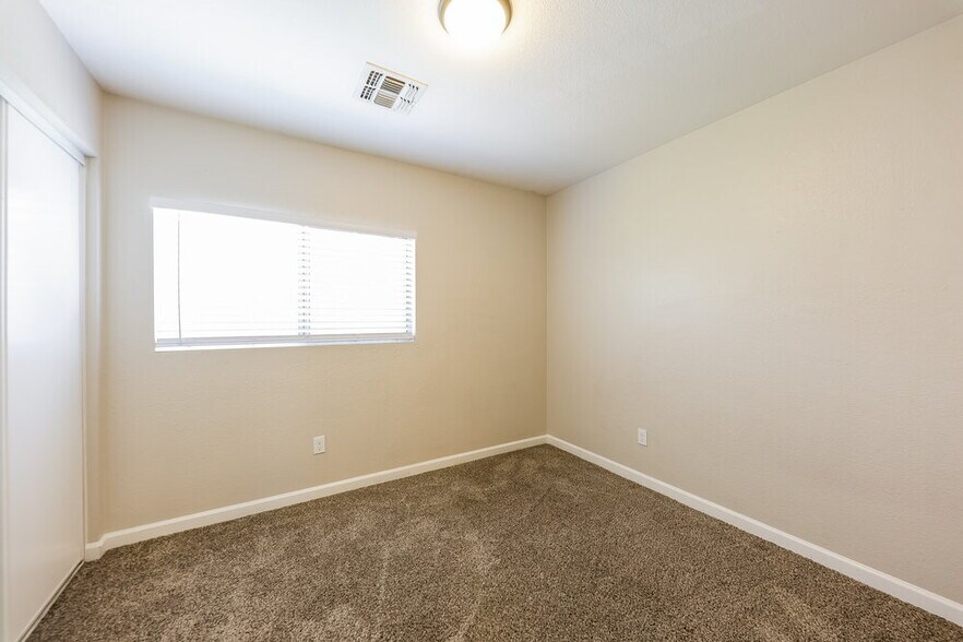 Building Photo - 11535 W Windrose Ave