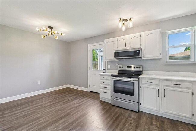 Building Photo - 1536 Redwood Dr