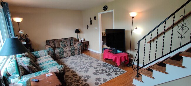 Building Photo - 4105 Laurelwood Ave