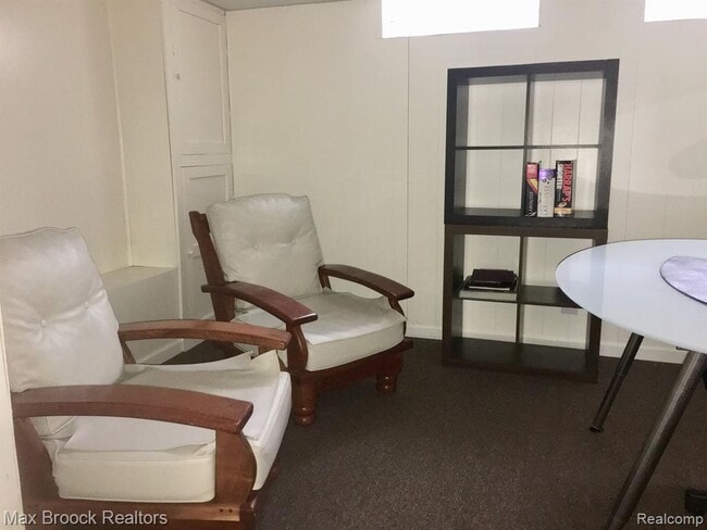 Building Photo - 1619 Poplar Ave